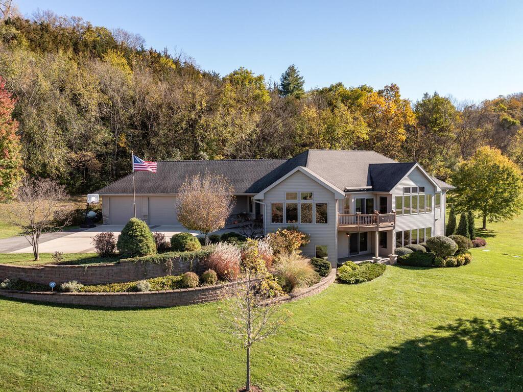 34709 Fawn Dr, Lanesboro, MN 55949
