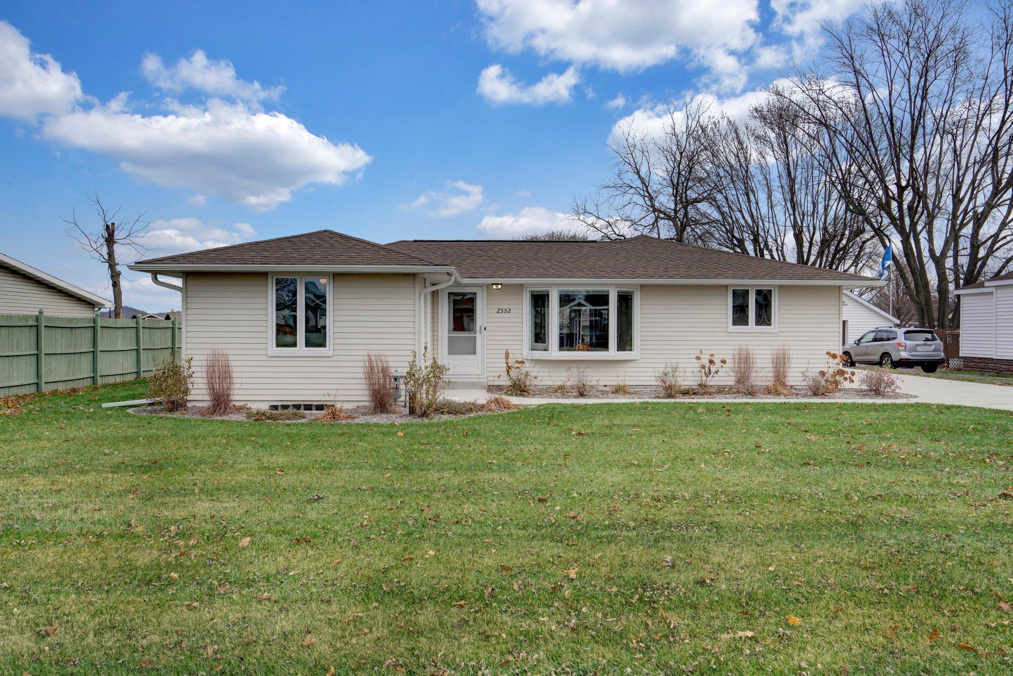2552 Bainbridge St, La Crosse, WI 54603