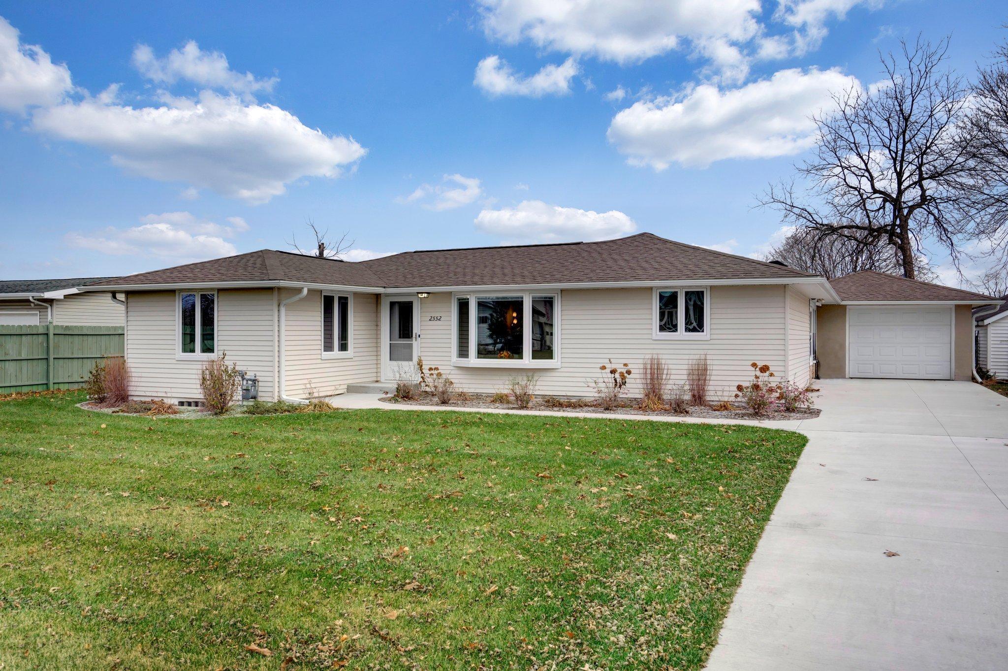 2552 Bainbridge St, La Crosse, WI 54603