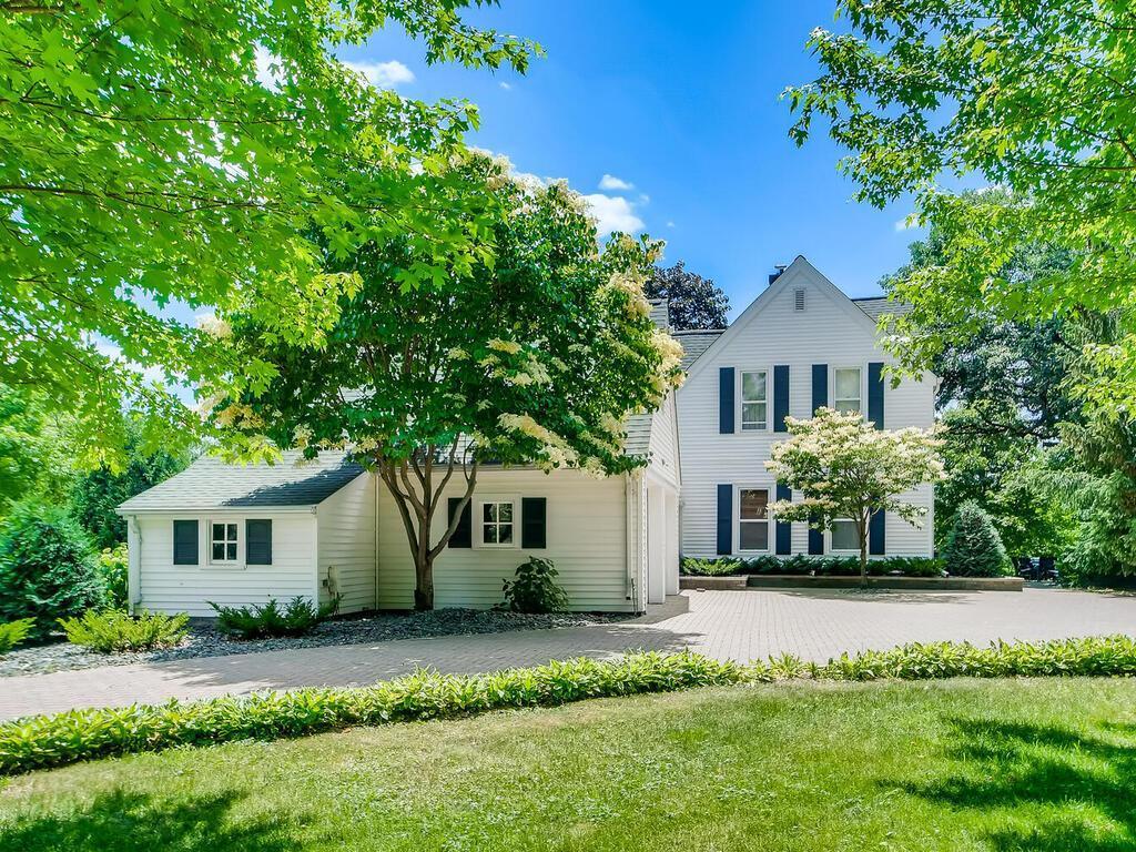 246 Oakview Rd, West Saint Paul, MN 55118