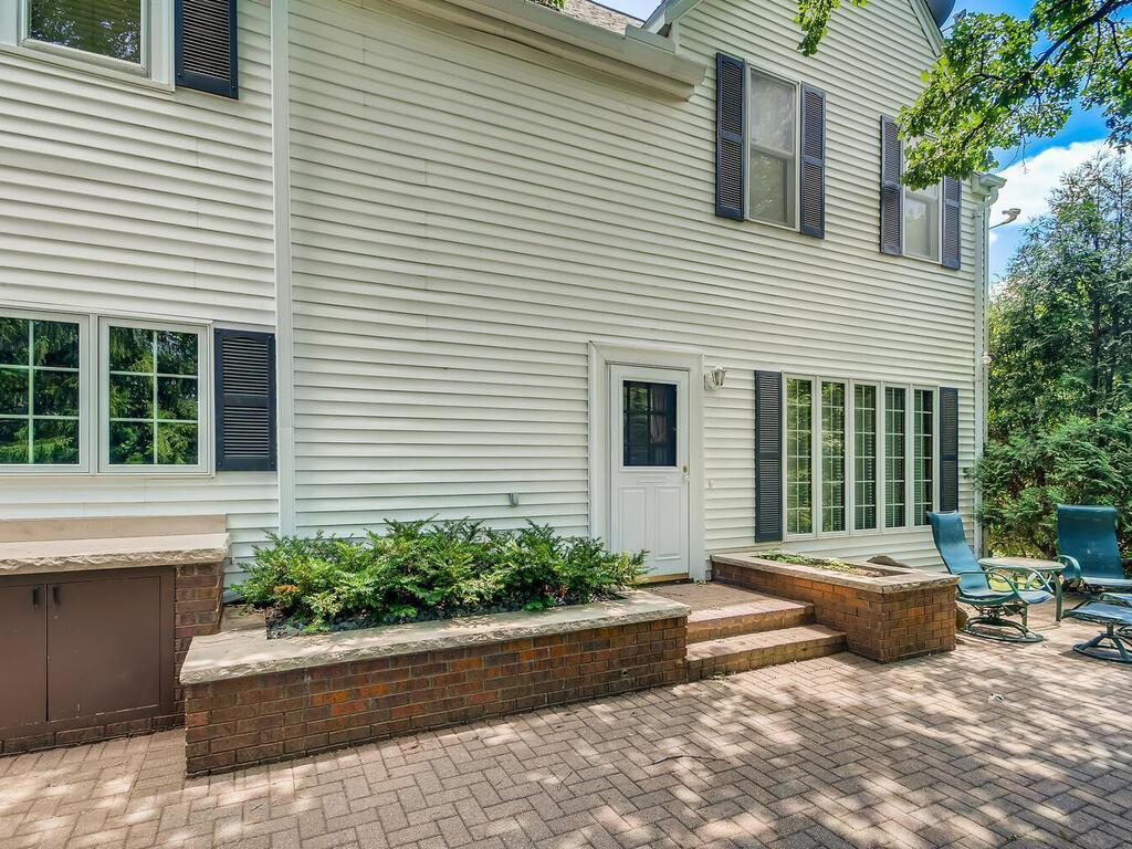 246 Oakview Rd, West Saint Paul, MN 55118