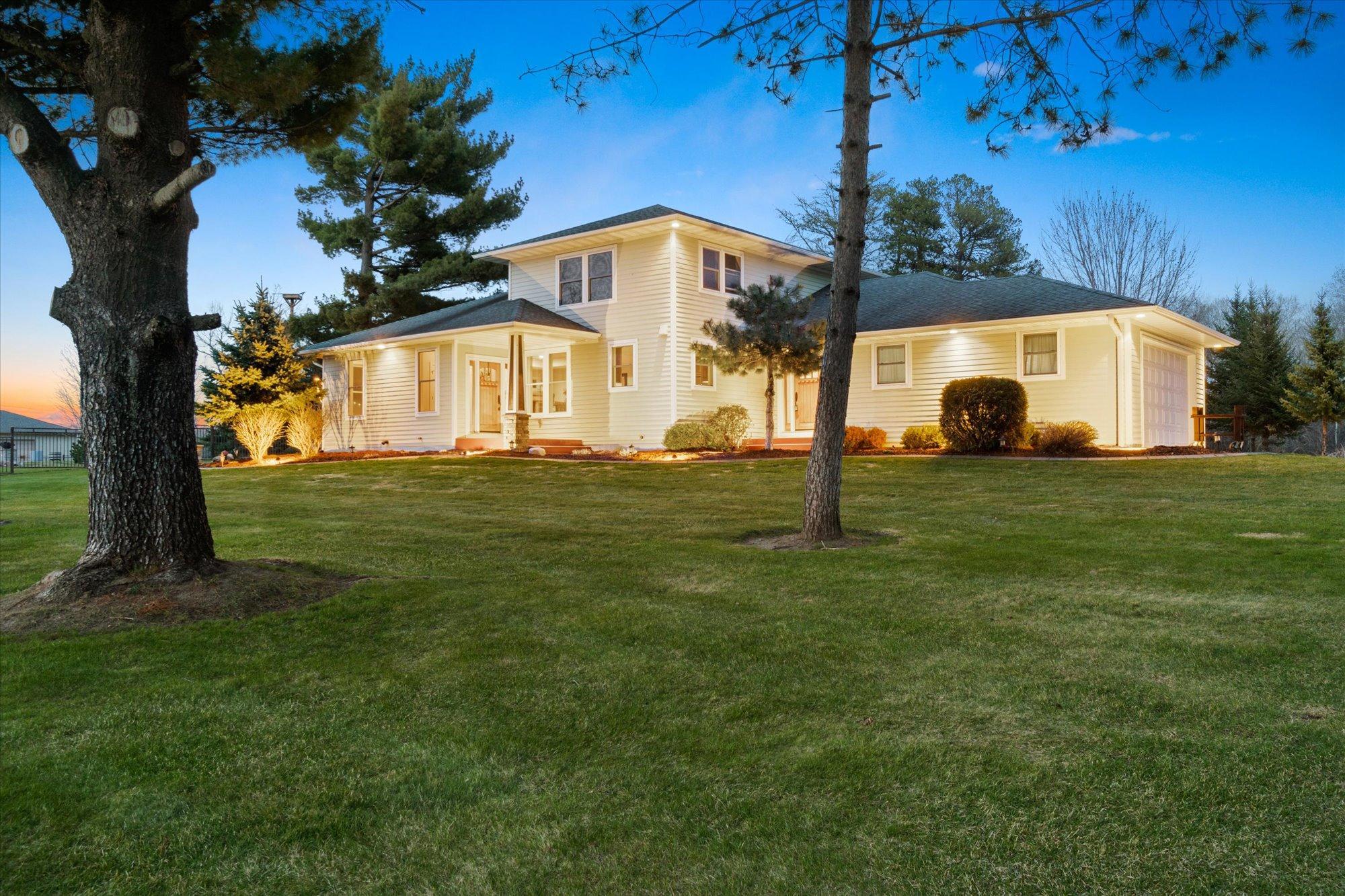 5678 Centerville Rd, White Bear Lake, MN 55127