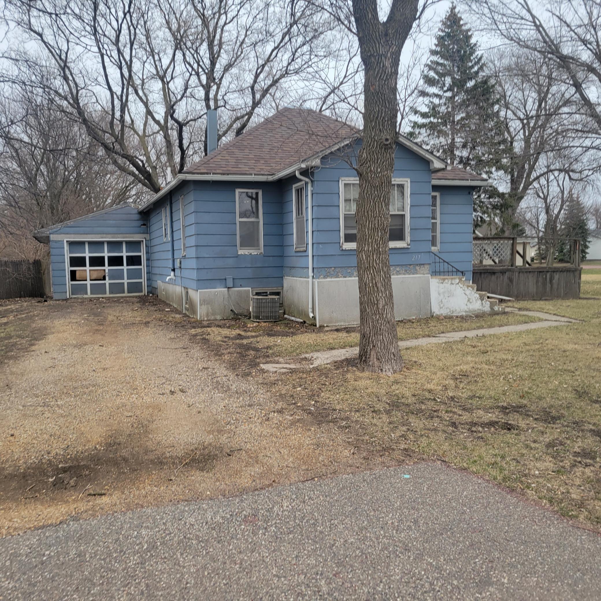 217 Cleveland St E, Welcome, MN 56181