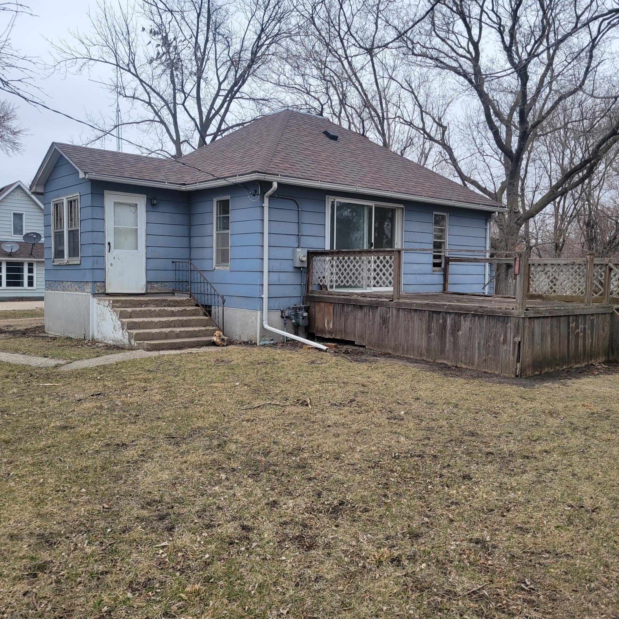 217 Cleveland St E, Welcome, MN 56181