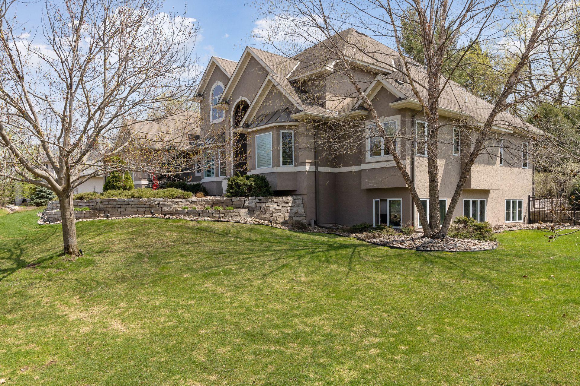 2030 Pine Ridge Dr, West Saint Paul, MN 55118