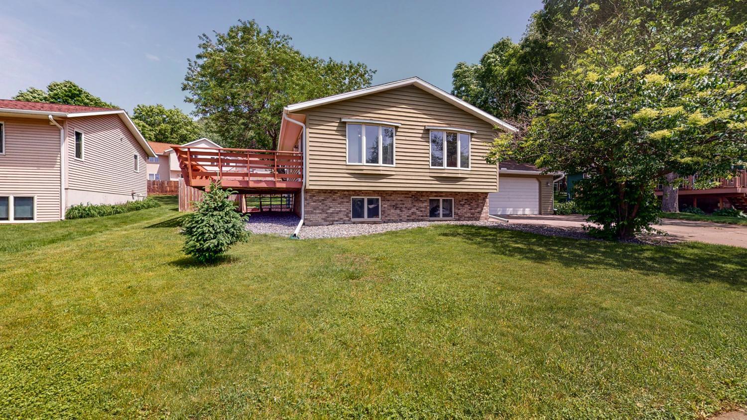 473 Valley View Dr, Rollingstone, MN 55969