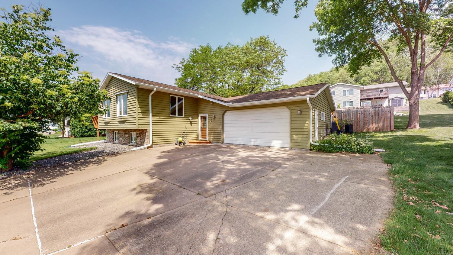 473 Valley View Dr, Rollingstone, MN 55969