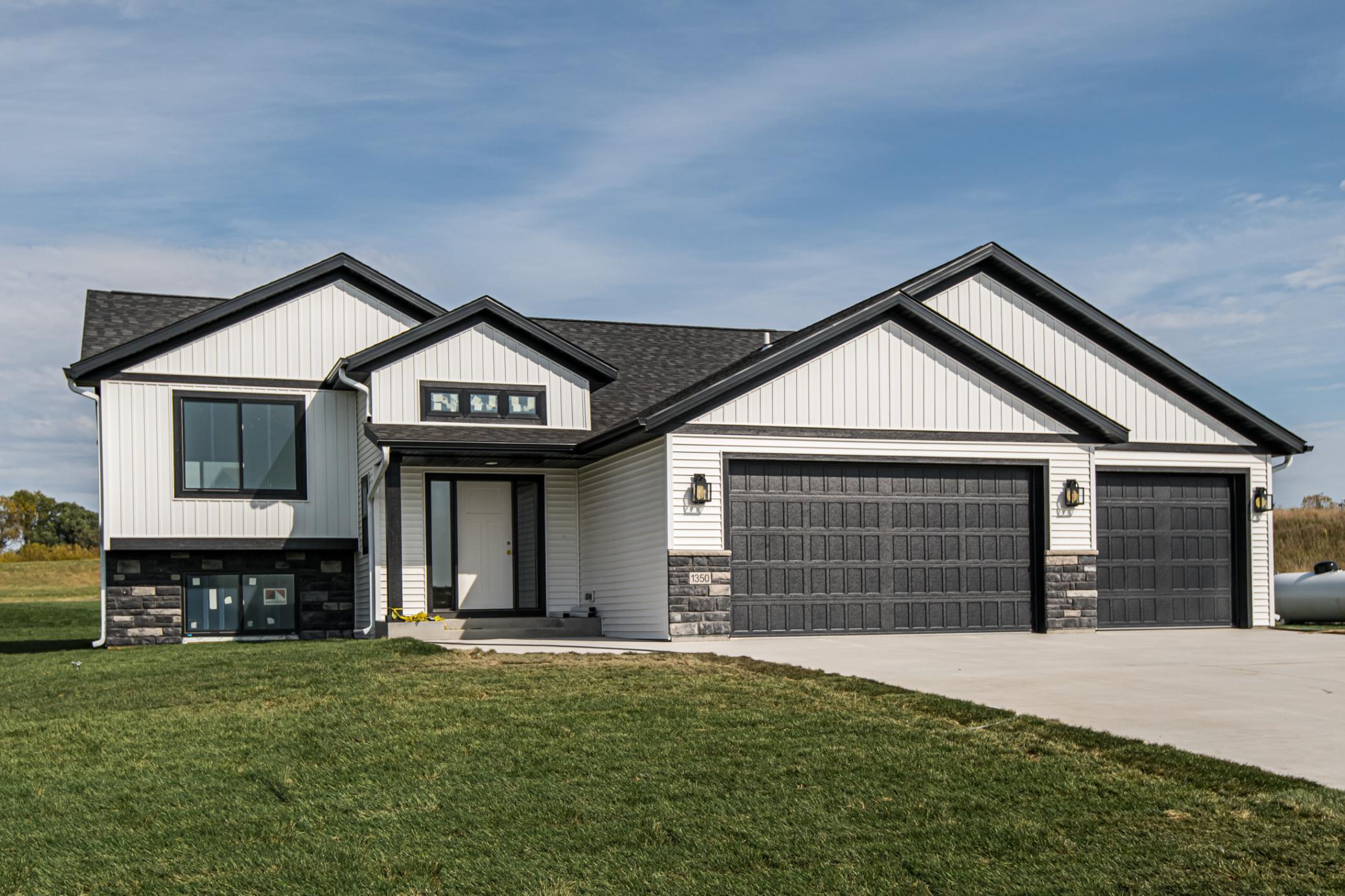 1350 River Bluff Rd SE, Mazeppa, MN 55956