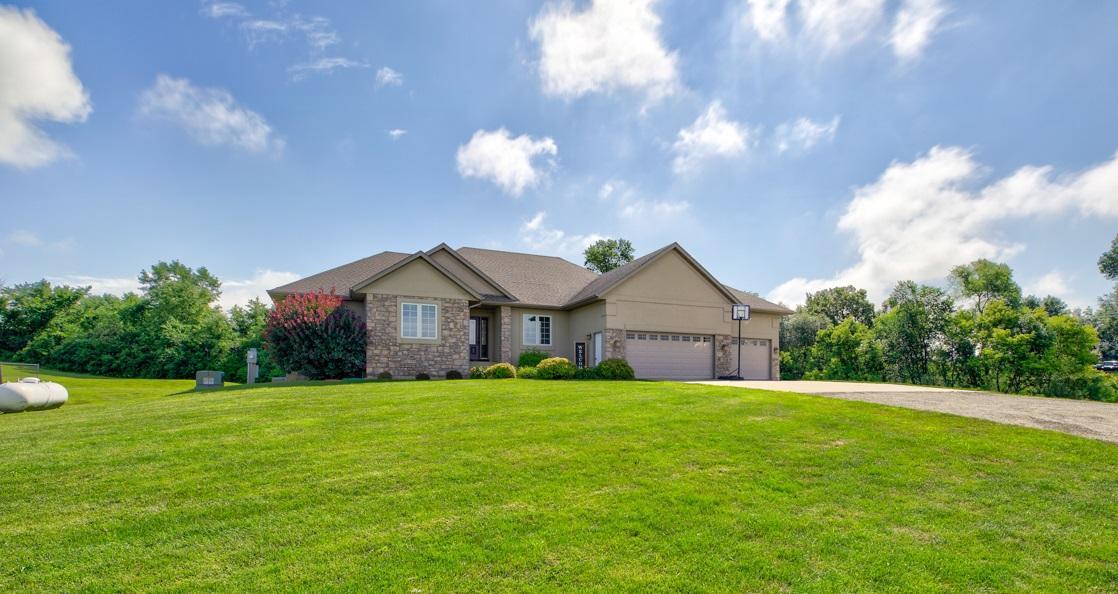 5374 270th St E, Medford, MN 55049