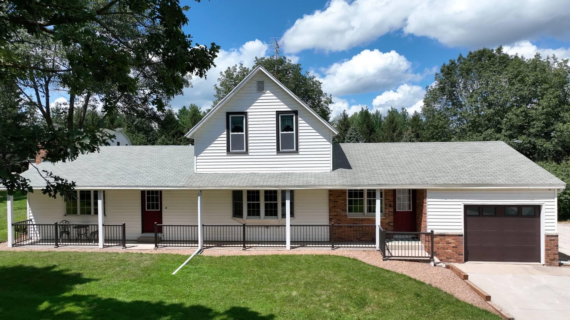 9325 80th St SW, Stewartville, MN 55976