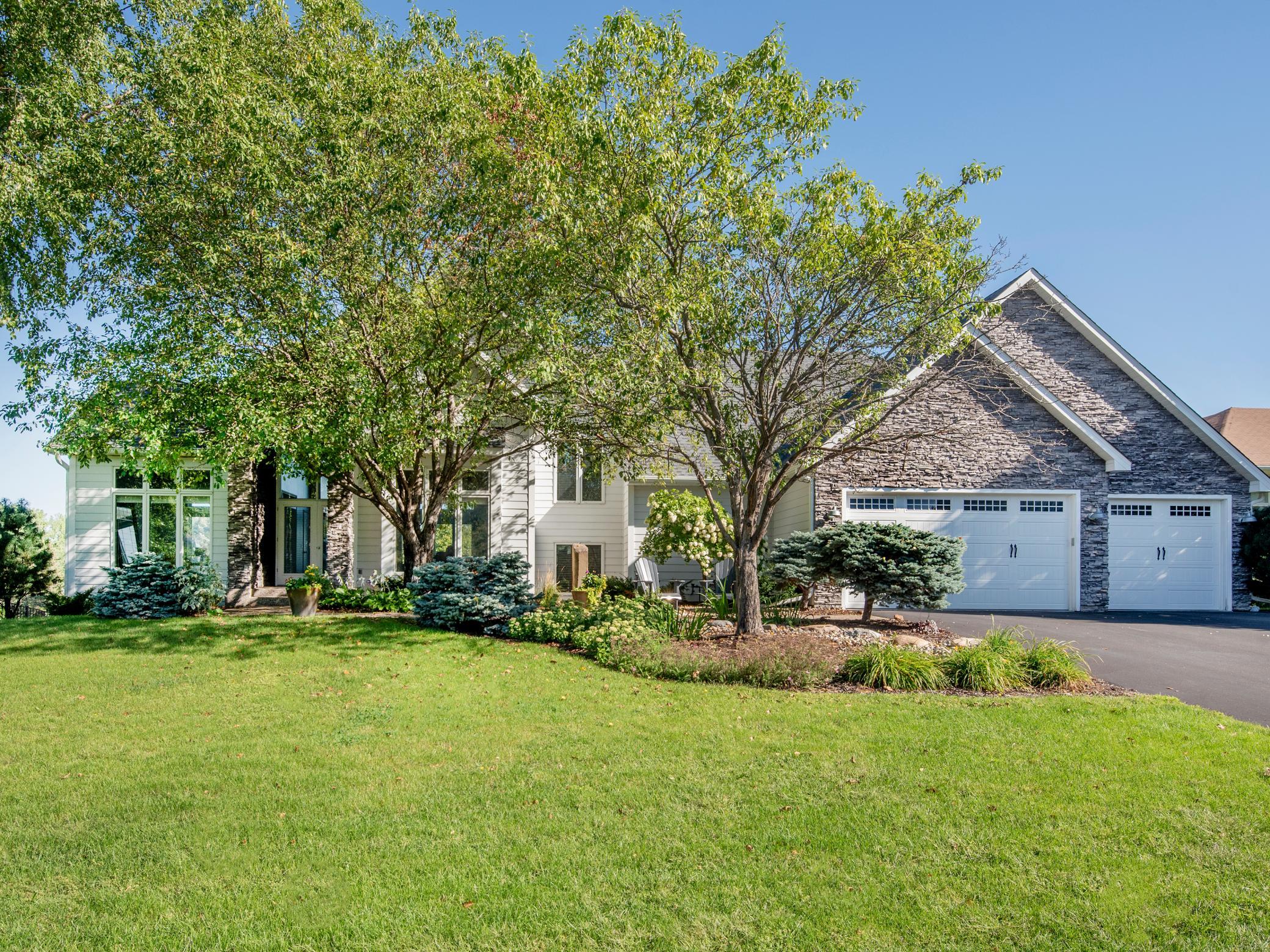 900 Douglas Rd, West Saint Paul, MN 55118