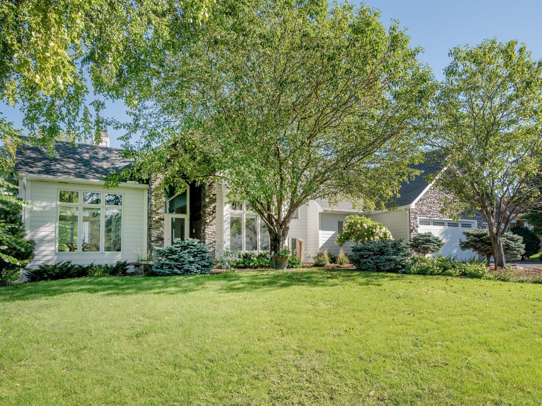 900 Douglas Rd, West Saint Paul, MN 55118