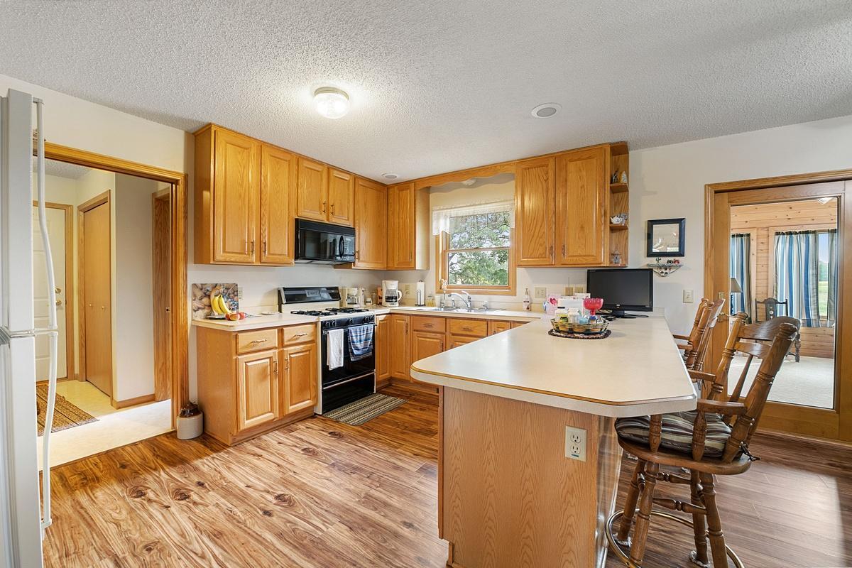 1329 Us Highway 12 SE, Montrose, MN 55363