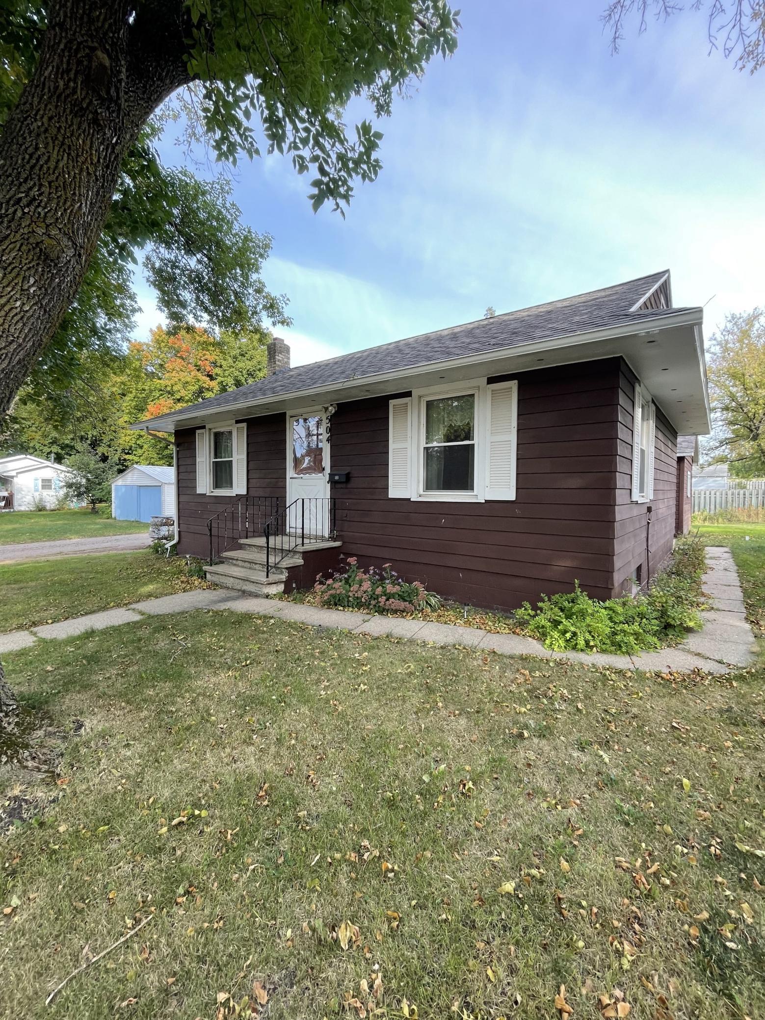 504 1st St, Welcome, MN 56181