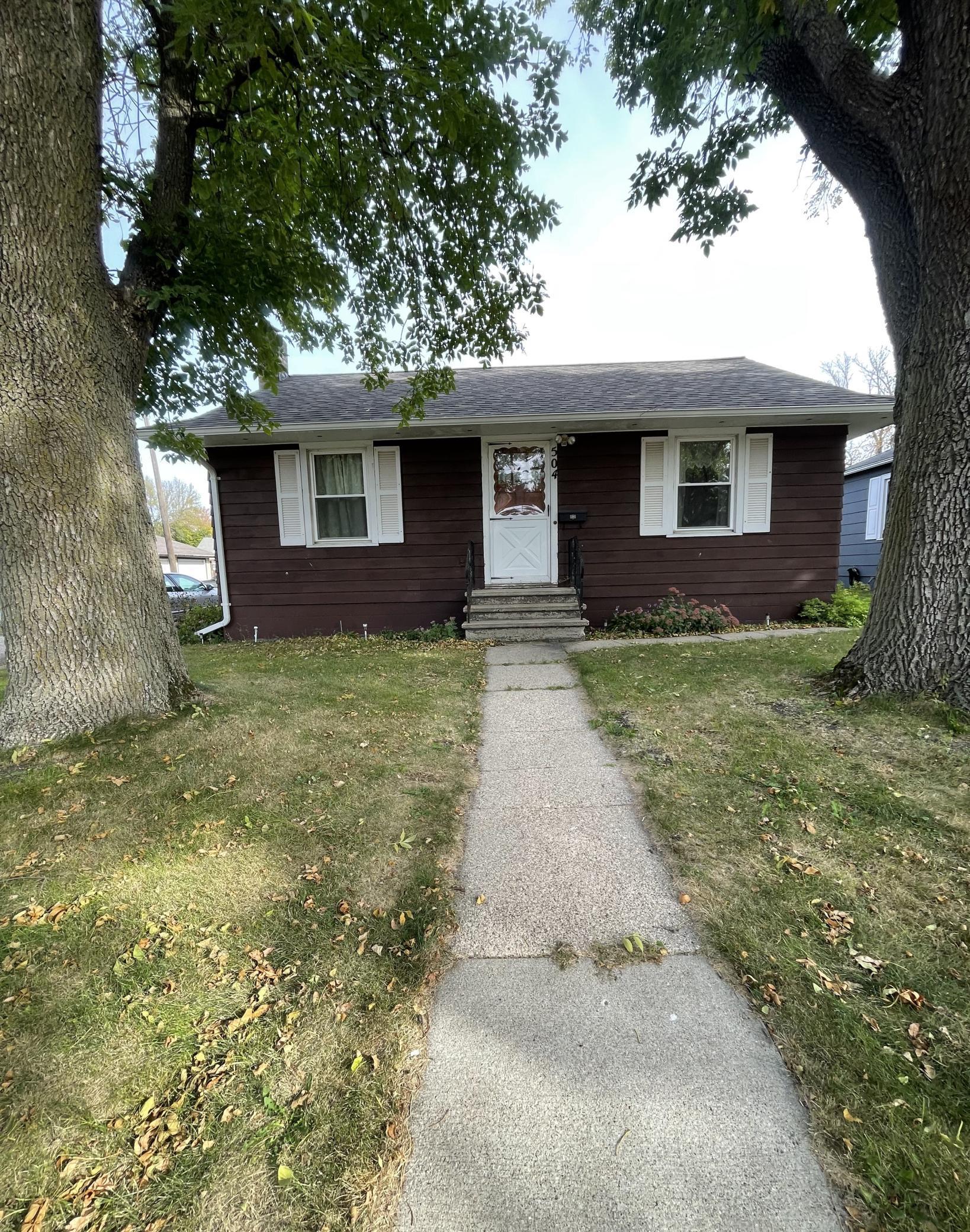 504 1st St, Welcome, MN 56181