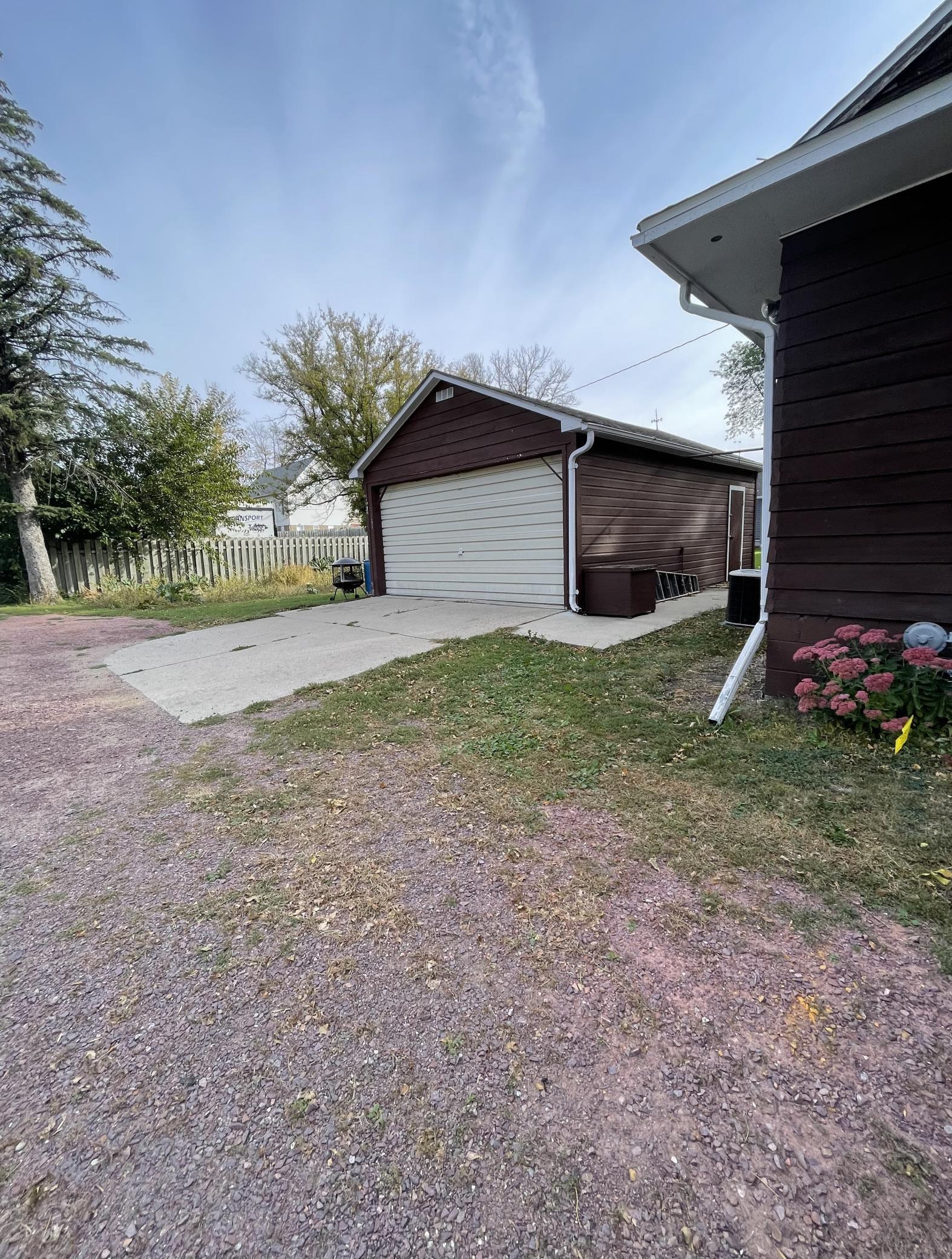 504 1st St, Welcome, MN 56181