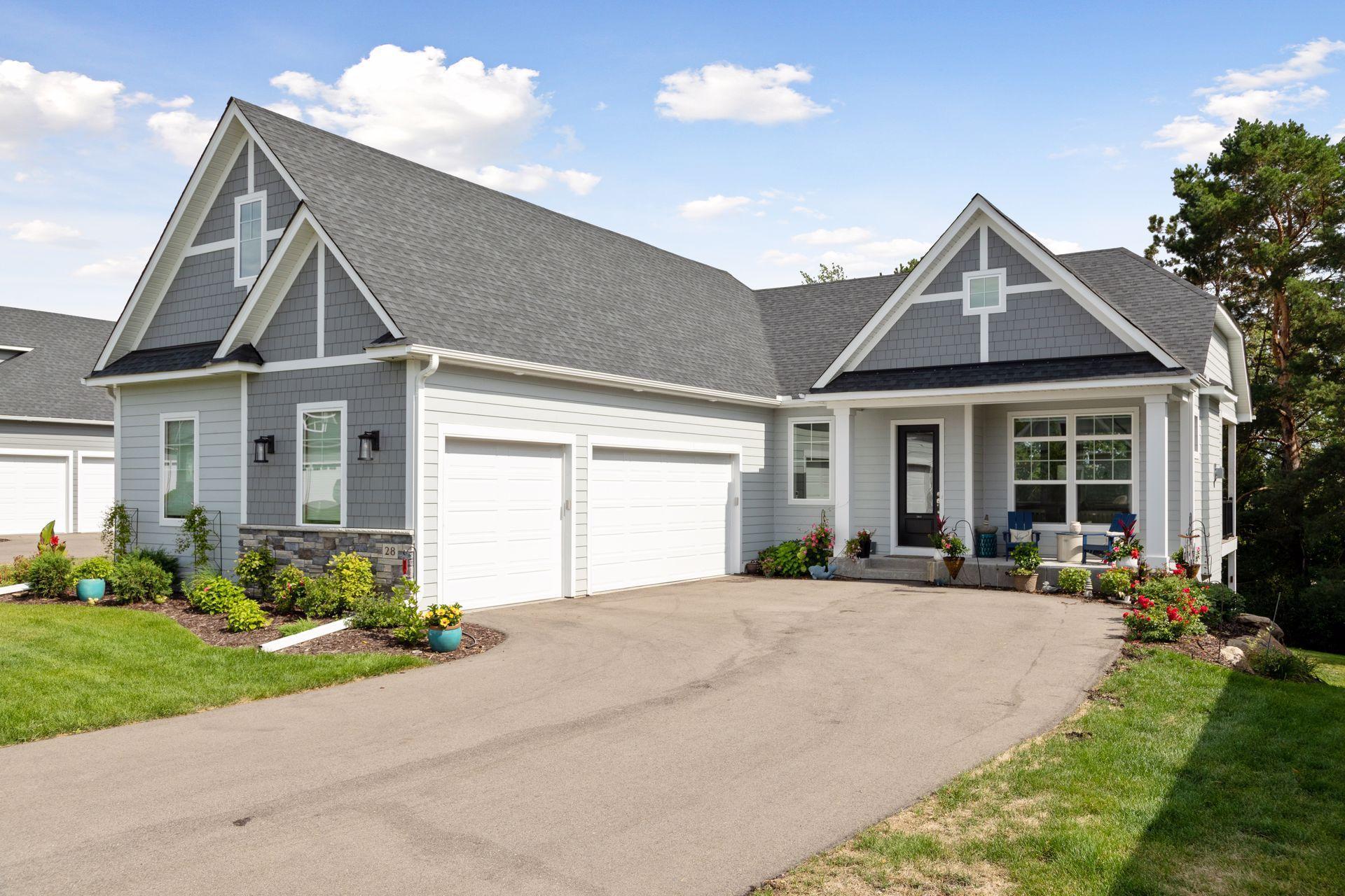 28 Summit Farm Ln, Gem Lake, MN 55110