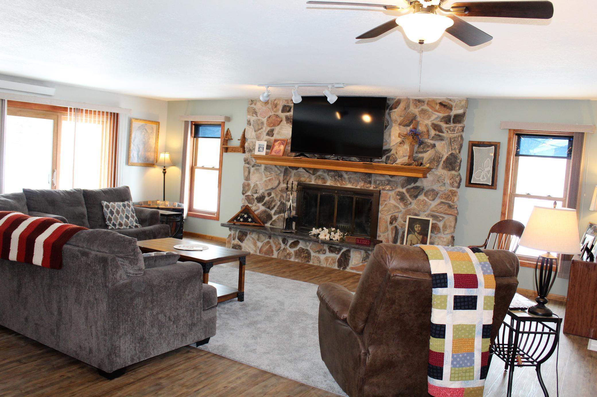 407 6th St N, Prinsburg, MN 56281