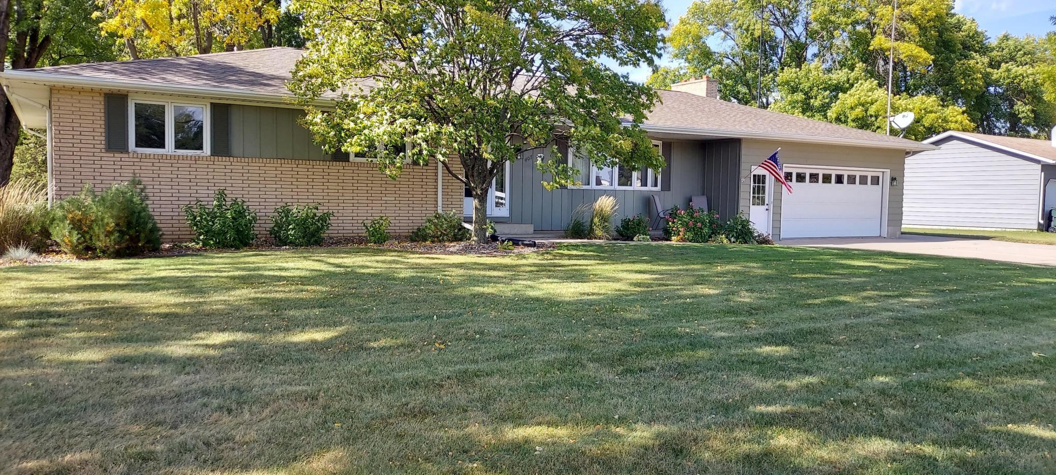 407 6th St N, Prinsburg, MN 56281