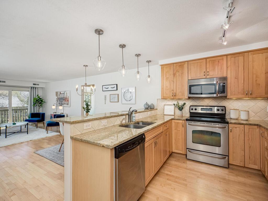 5424 France Ave S #106A, Edina, MN 55410