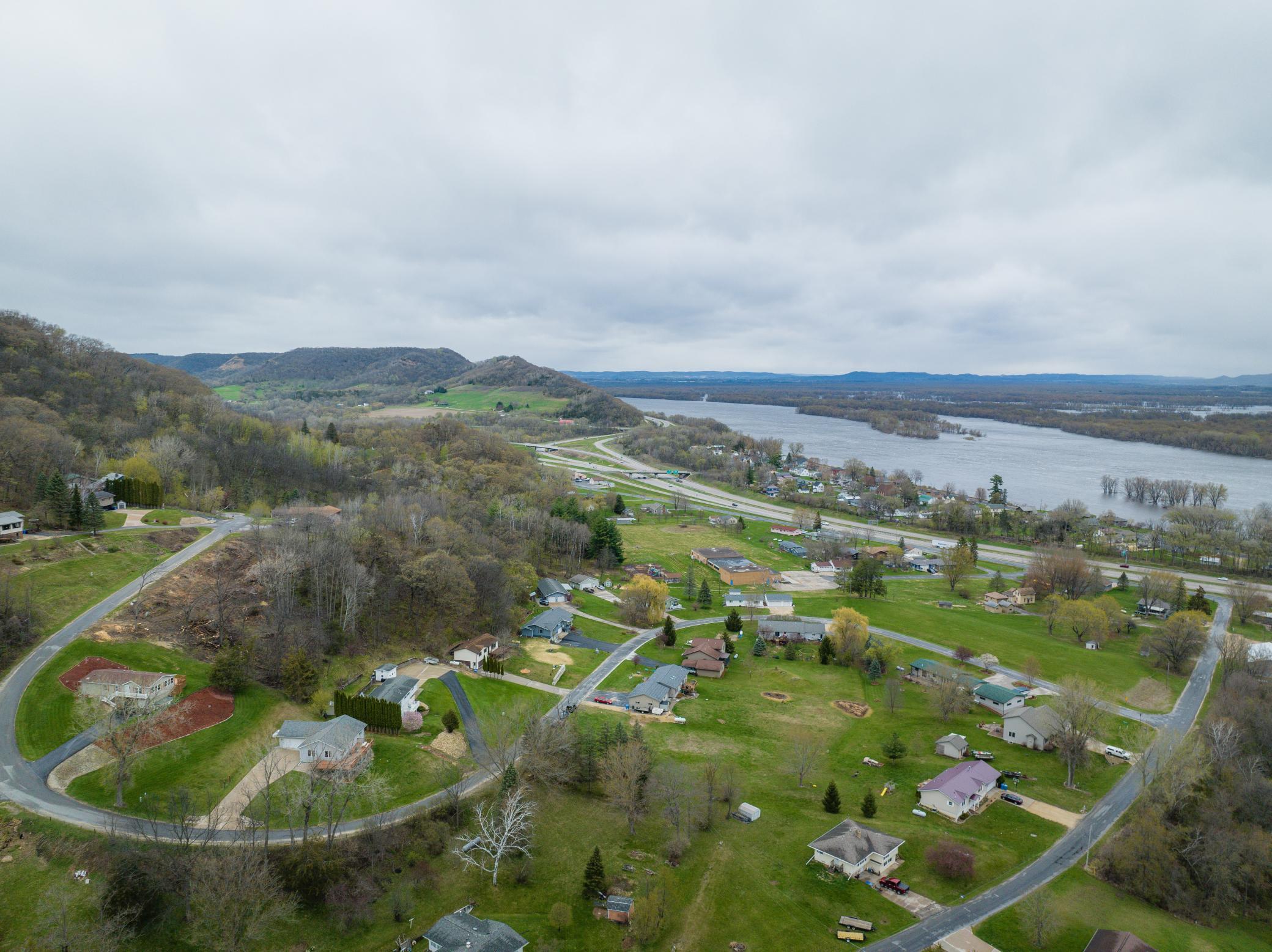 320 Hiawatha Hills Rd, Dakota, MN 55925