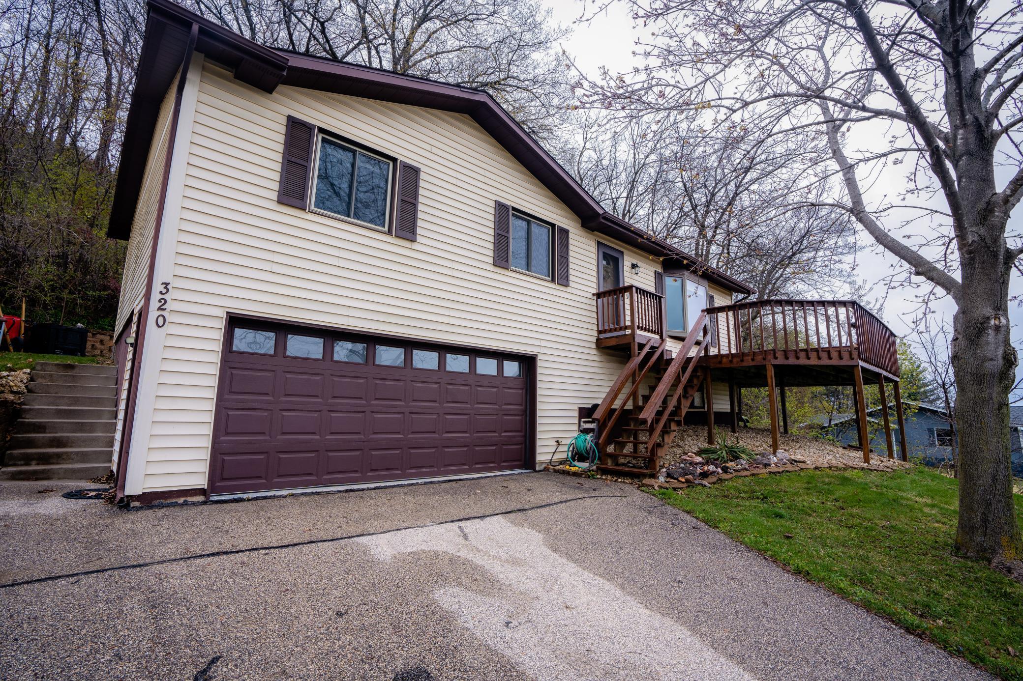 320 Hiawatha Hills Rd, Dakota, MN 55925
