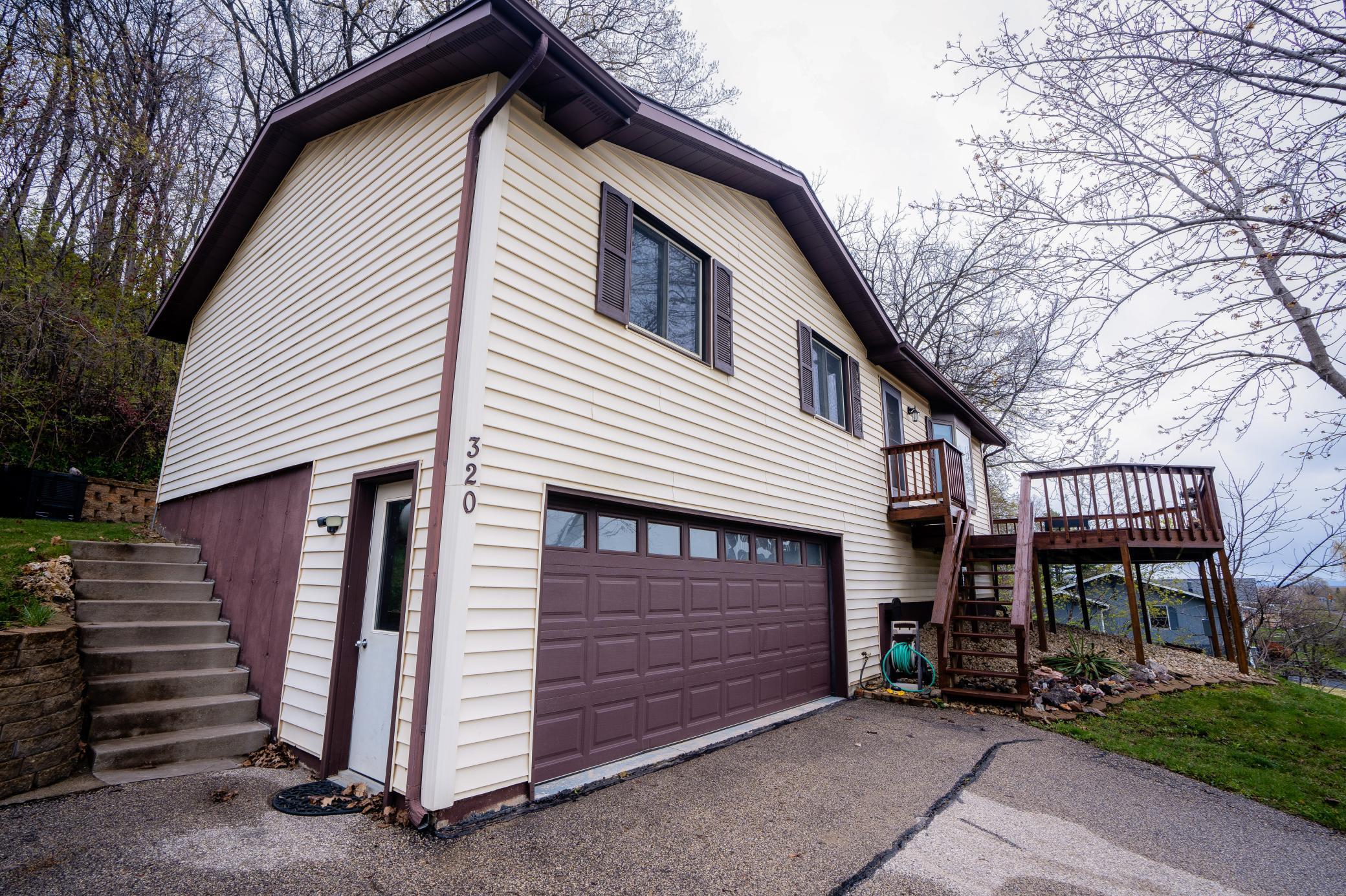 320 Hiawatha Hills Rd, Dakota, MN 55925