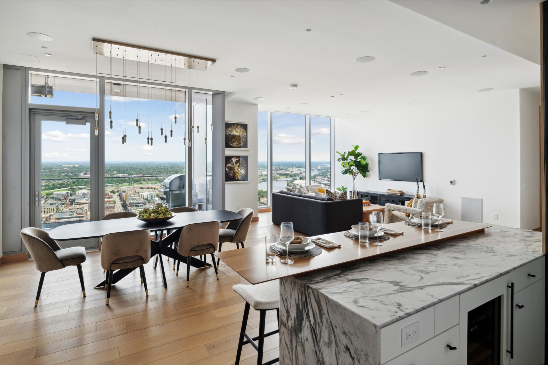 255 Hennepin Ave #3204, Minneapolis, MN 55401