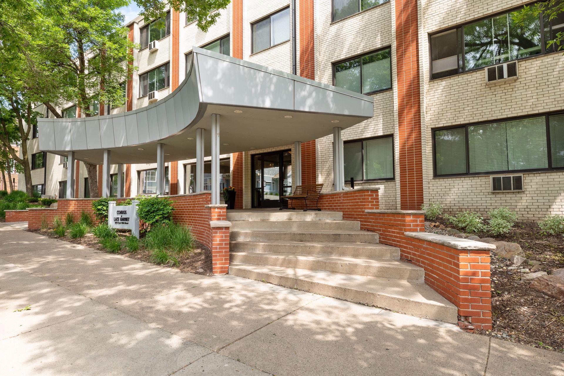 2700 W 44th St #115, Minneapolis, MN 55410