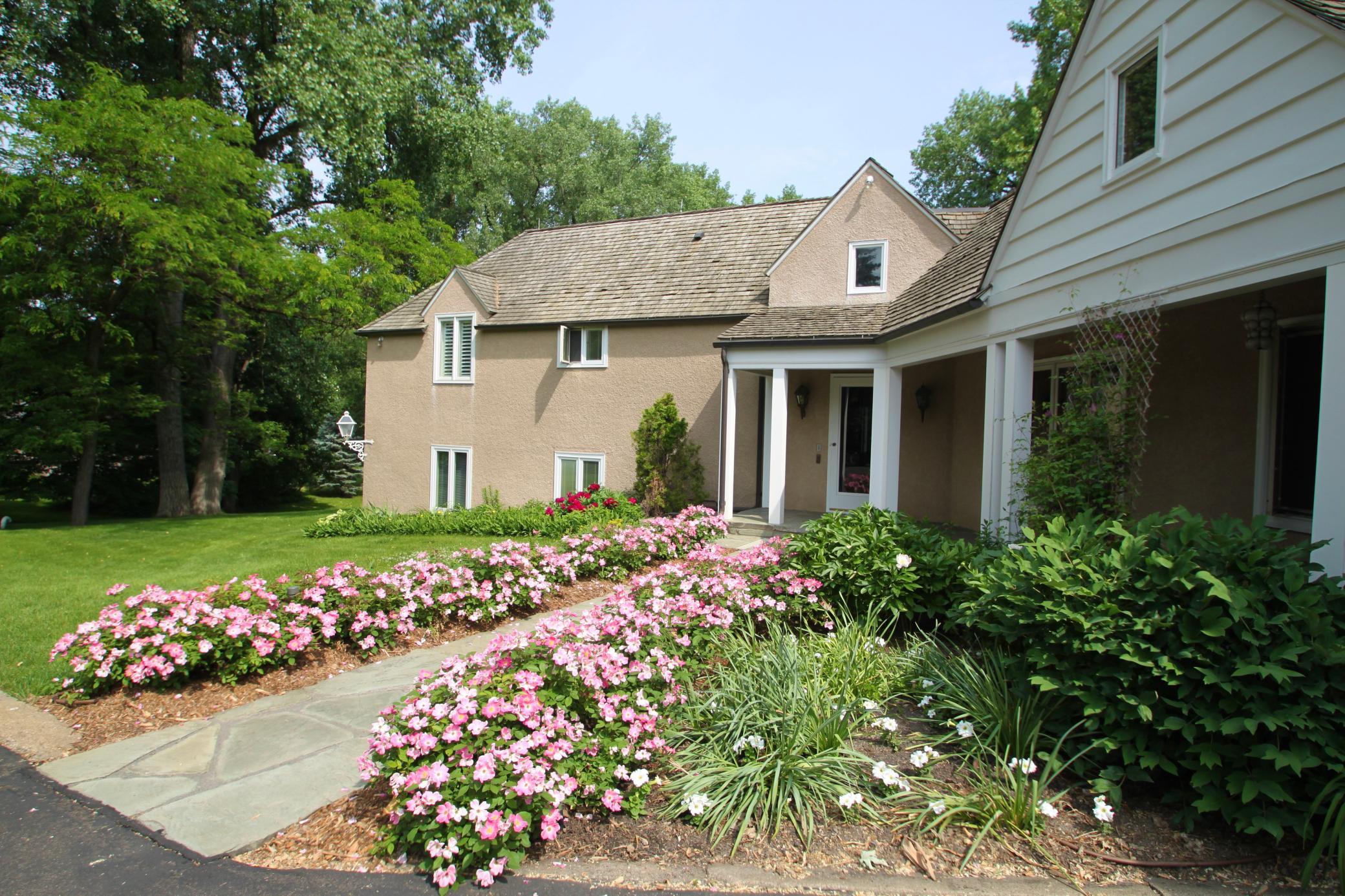 4400 Golden Valley Rd, Golden Valley, MN 55422