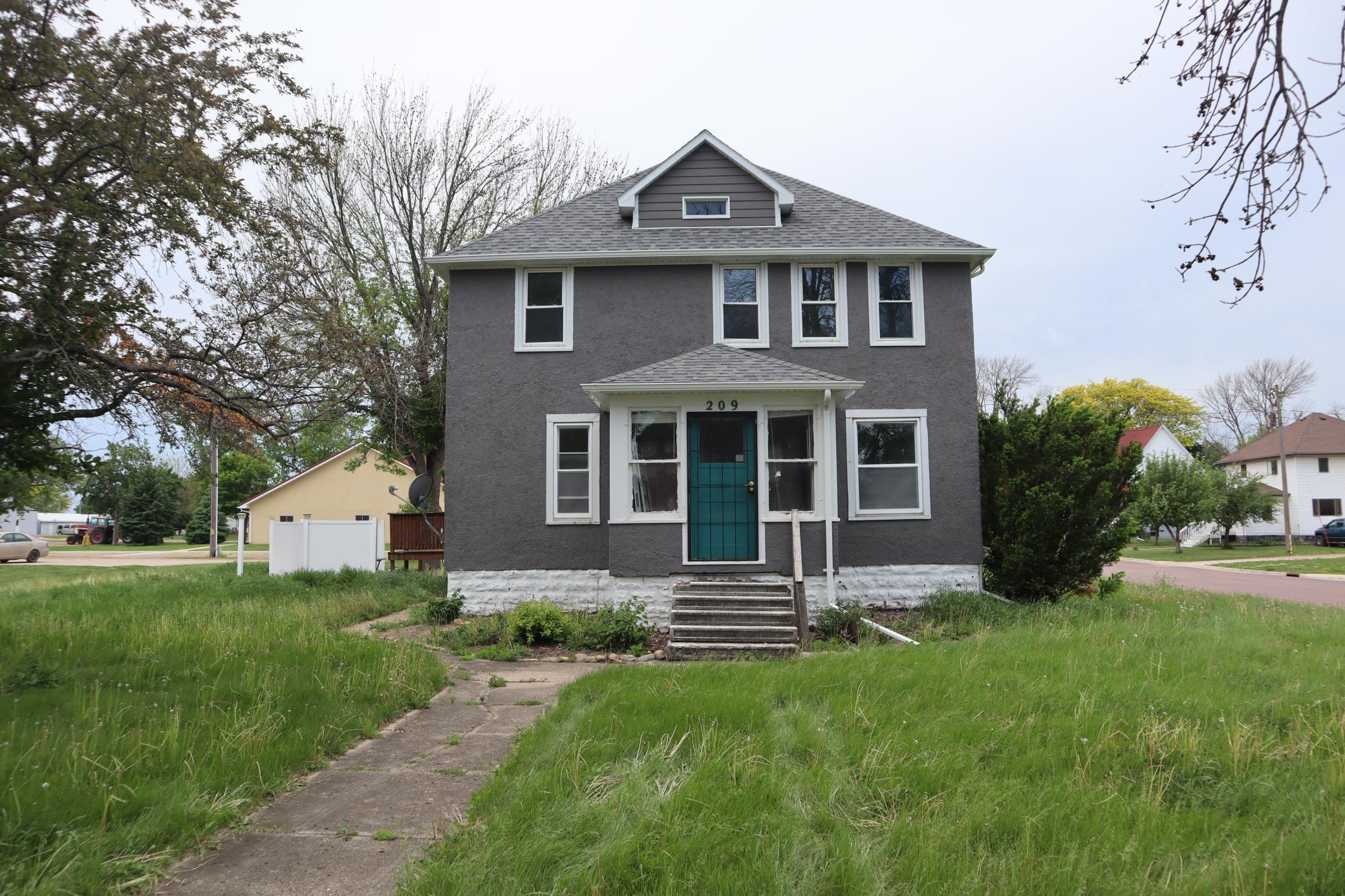 209 Campbell St, Welcome, MN 56181