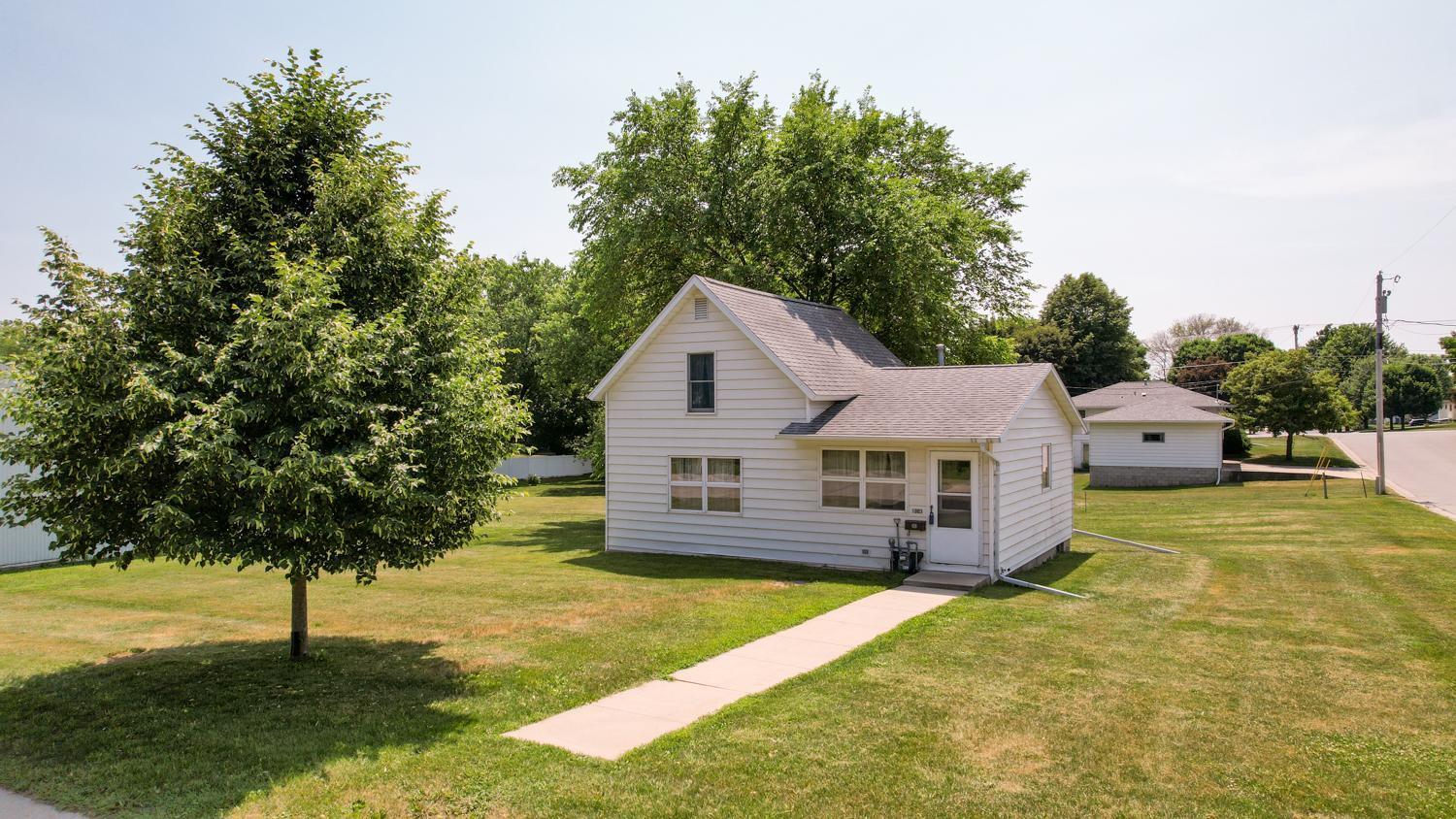 1003 Grand St SE, Chatfield, MN 55923
