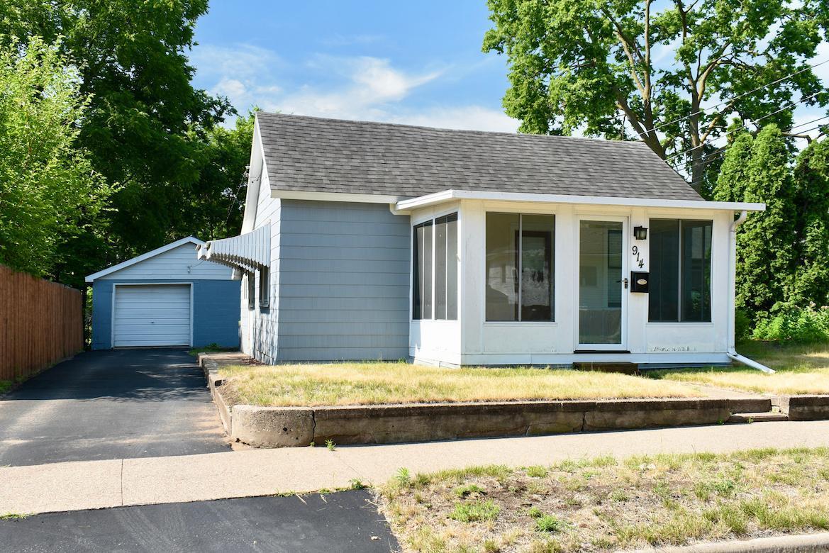 914 Saint James St, La Crosse, WI 54603