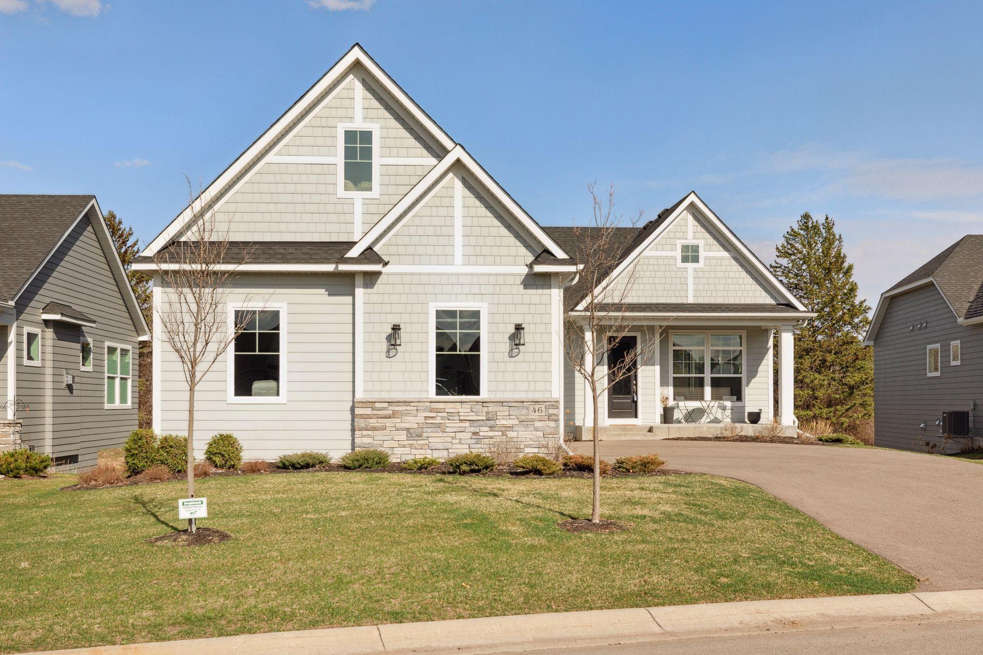 46 Summit Farm Ln, Gem Lake, MN 55110