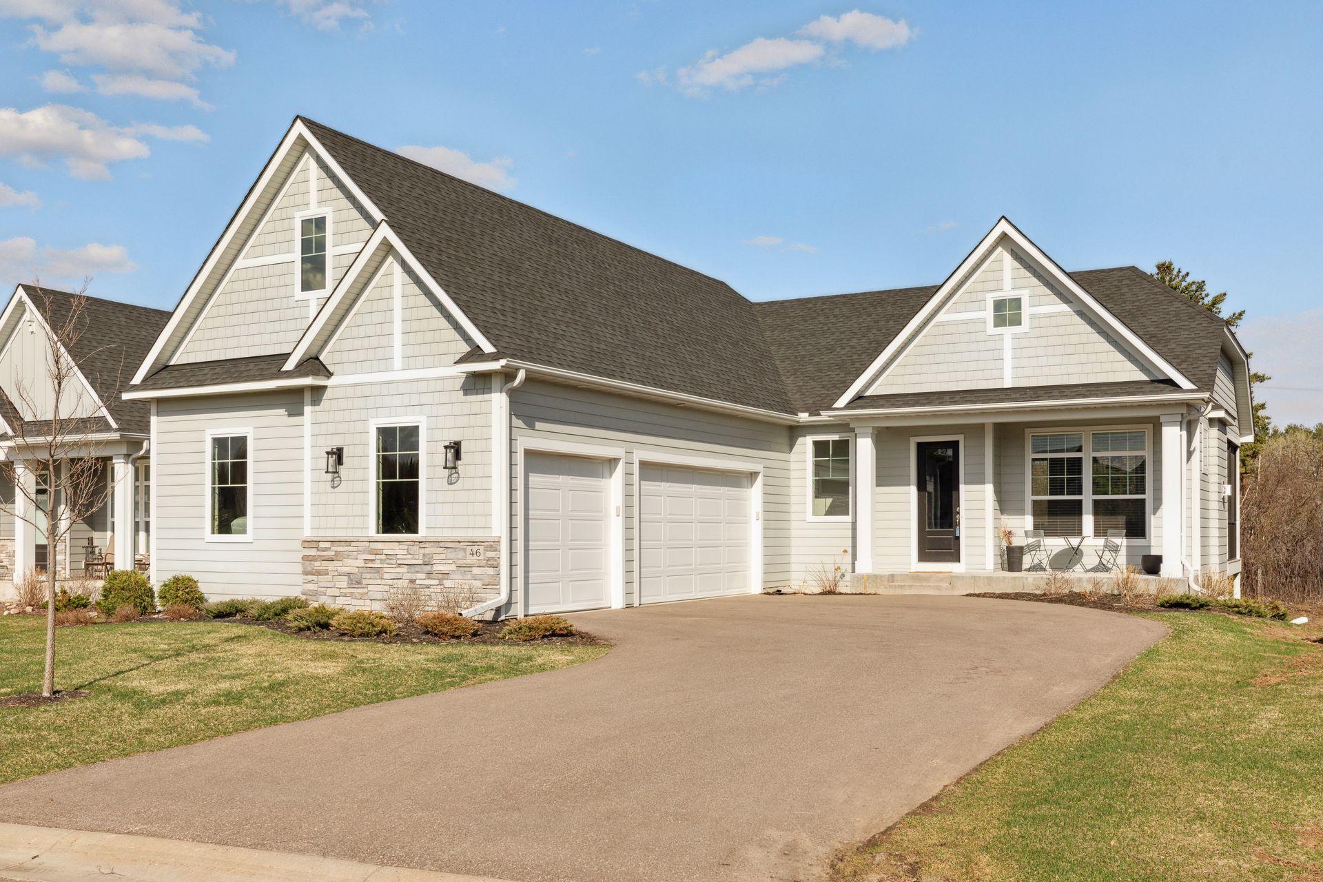 46 Summit Farm Ln, Gem Lake, MN 55110