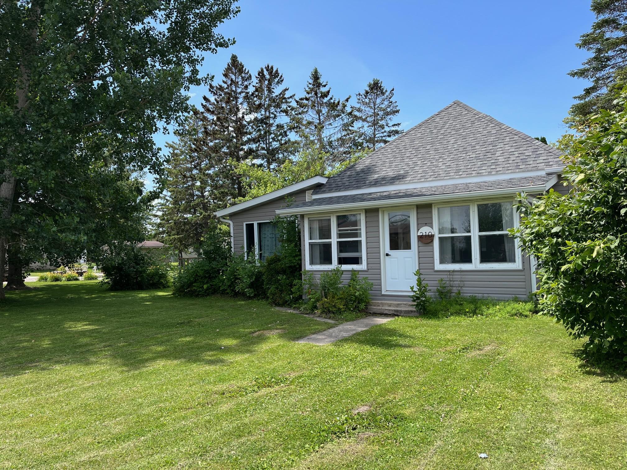 210 Oak St S, Plummer, MN 56748