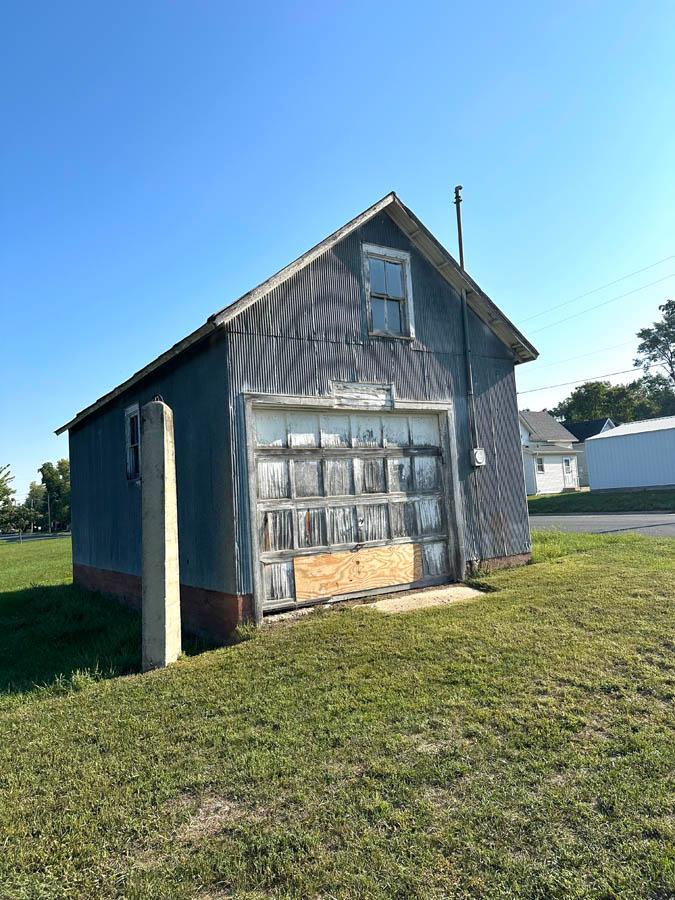 XXX Main St, Silver Lake, MN 55381