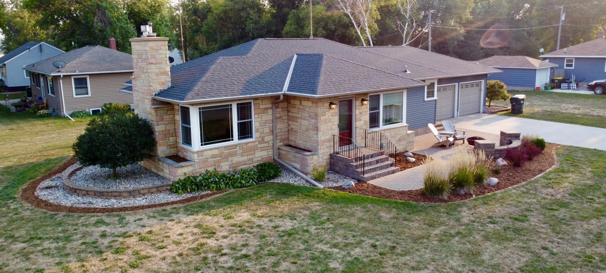606 Pleasant Ave, Prinsburg, MN 56281