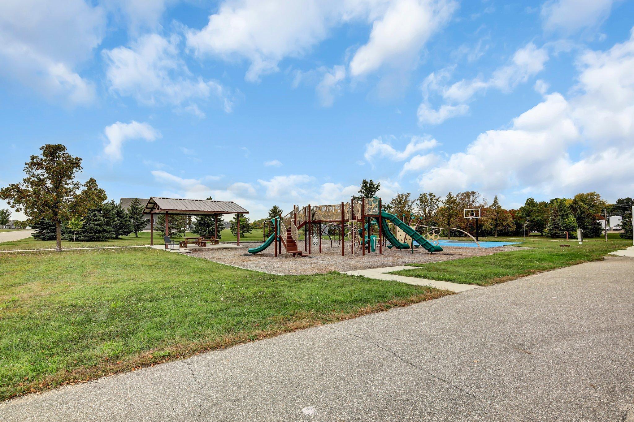 303 3rd St, Prinsburg, MN 56281