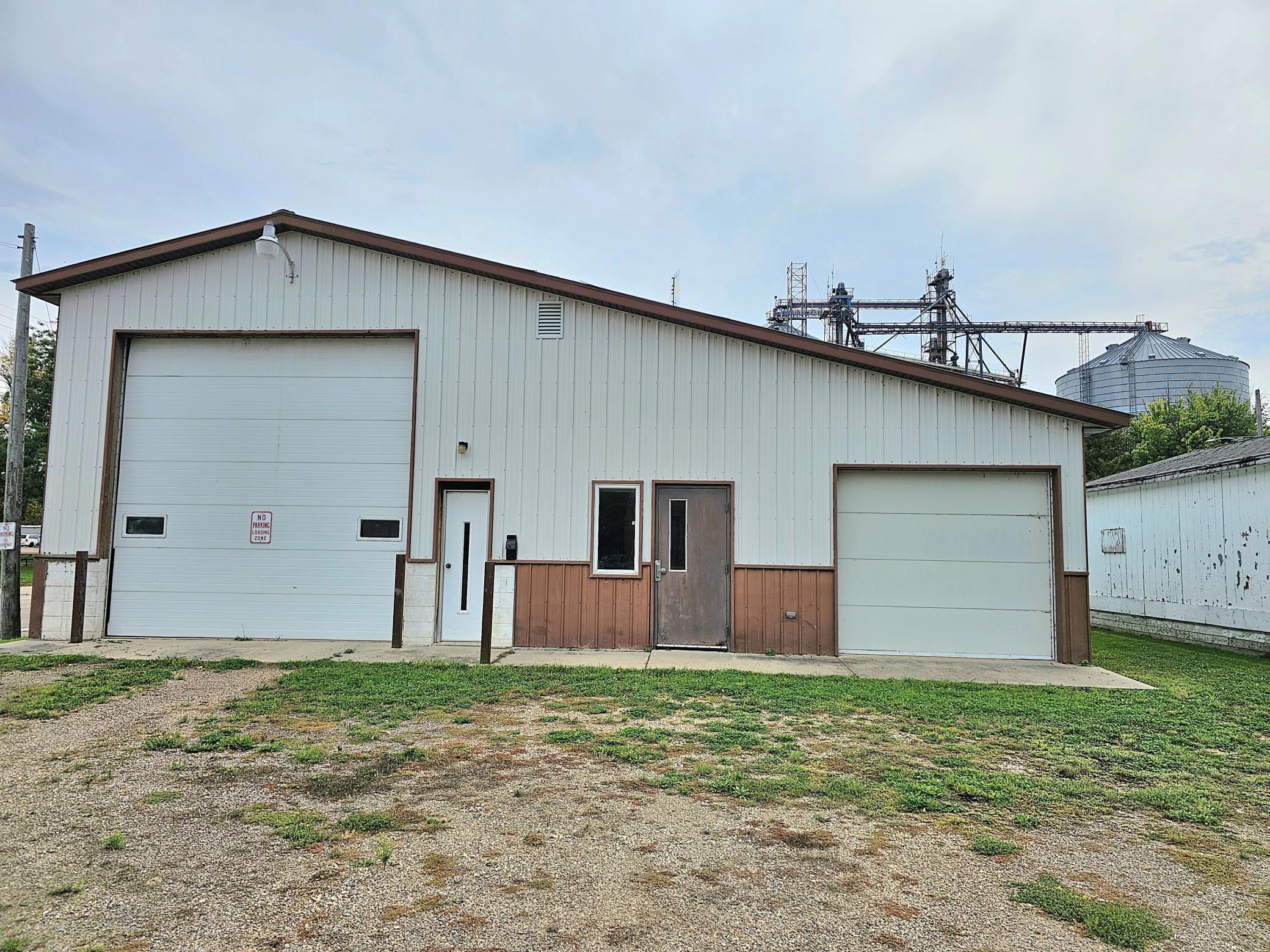 202 Spicer Ave N, Raymond, MN 56282