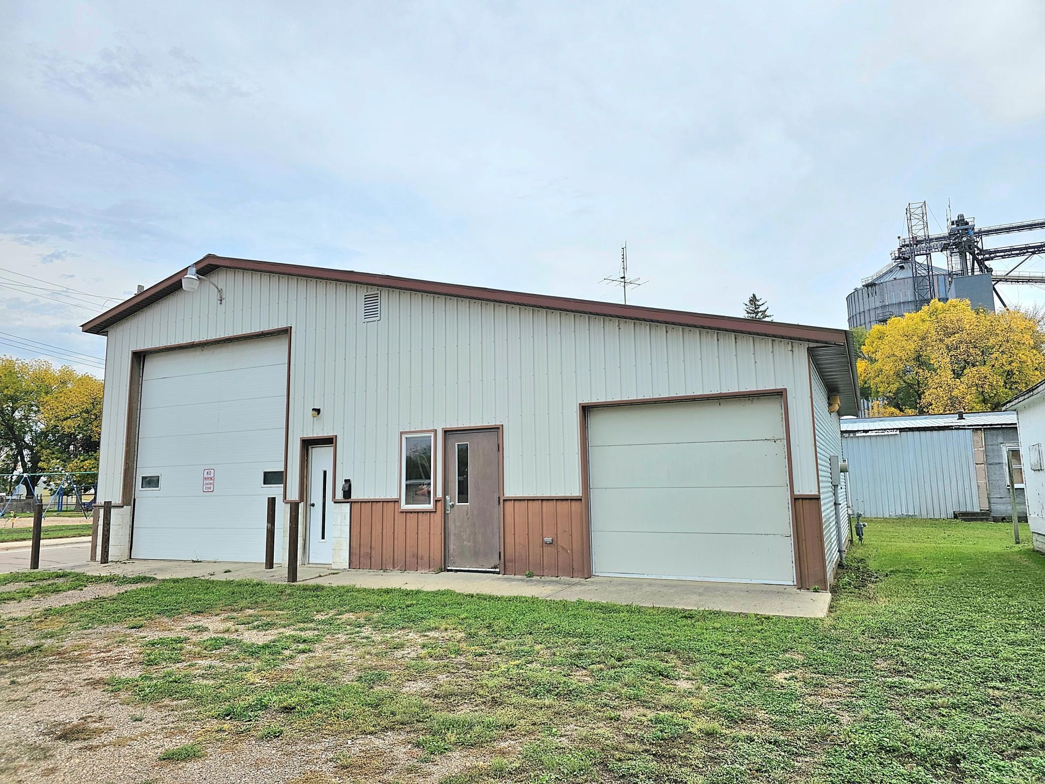 202 Spicer Ave N, Raymond, MN 56282