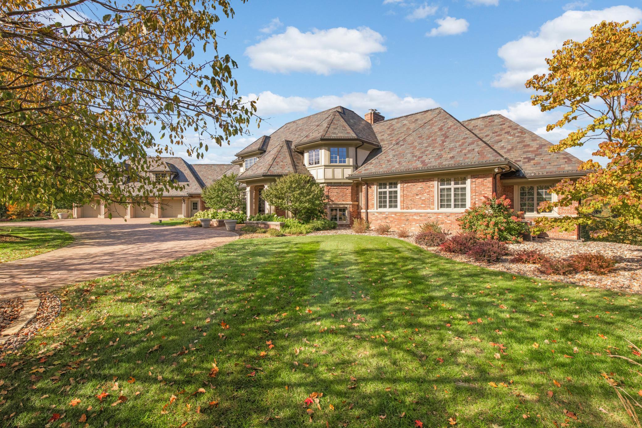 7 Catbird Ln, North Oaks, MN 55127