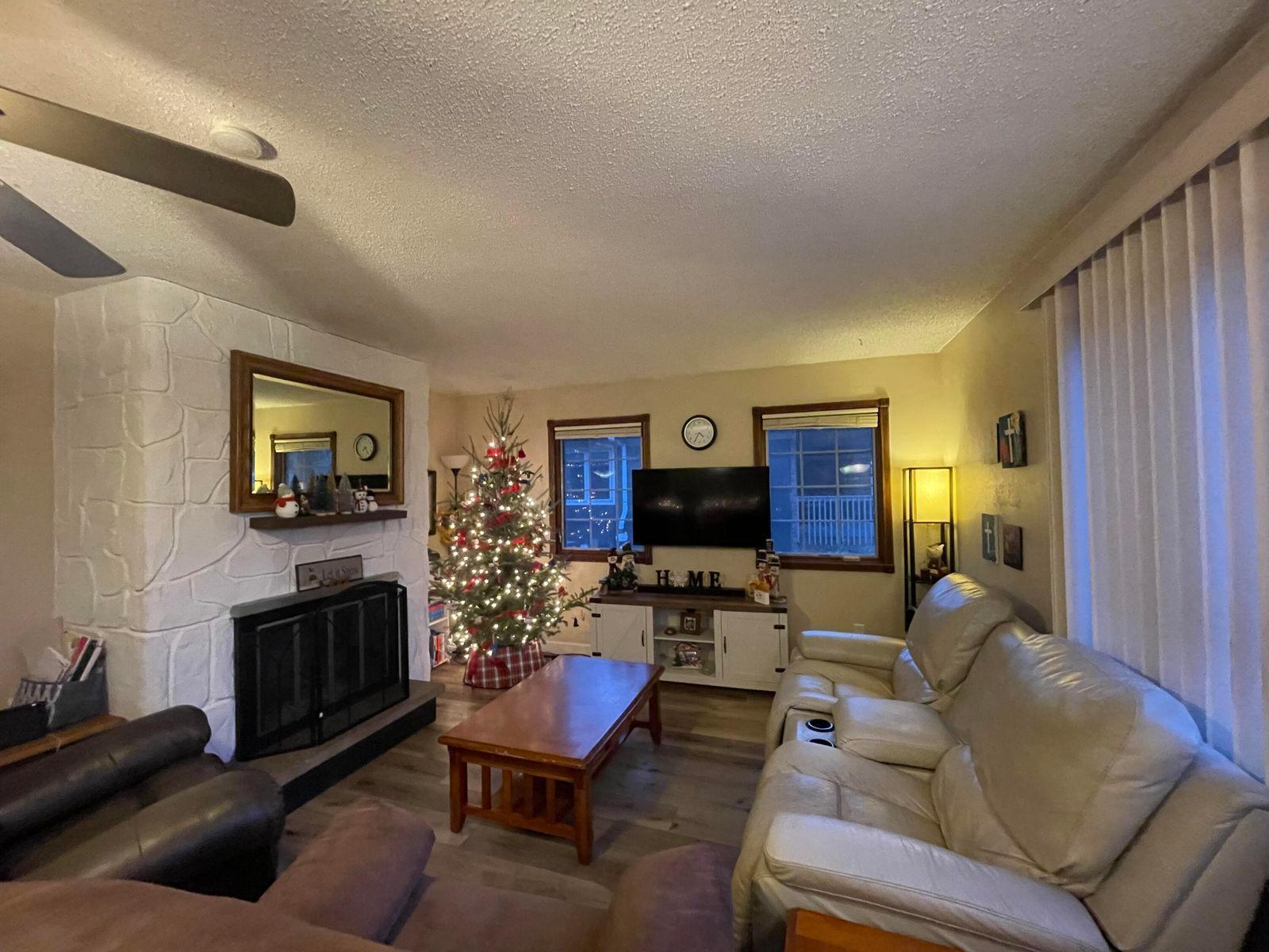 145 Bluffview Dr, Dakota, MN 55925