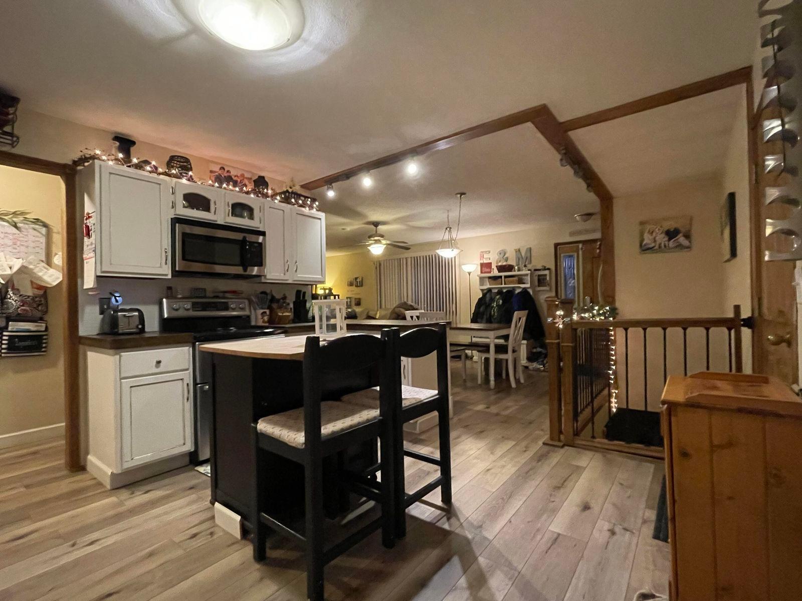 145 Bluffview Dr, Dakota, MN 55925