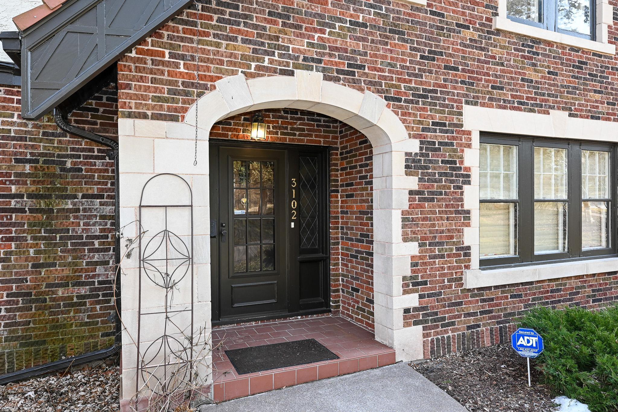 3102 E 1st St, Duluth, MN 55812