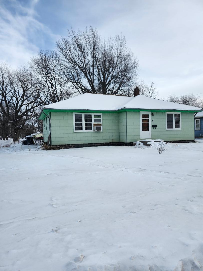 500 5th St, Walnut Grove, MN 56180
