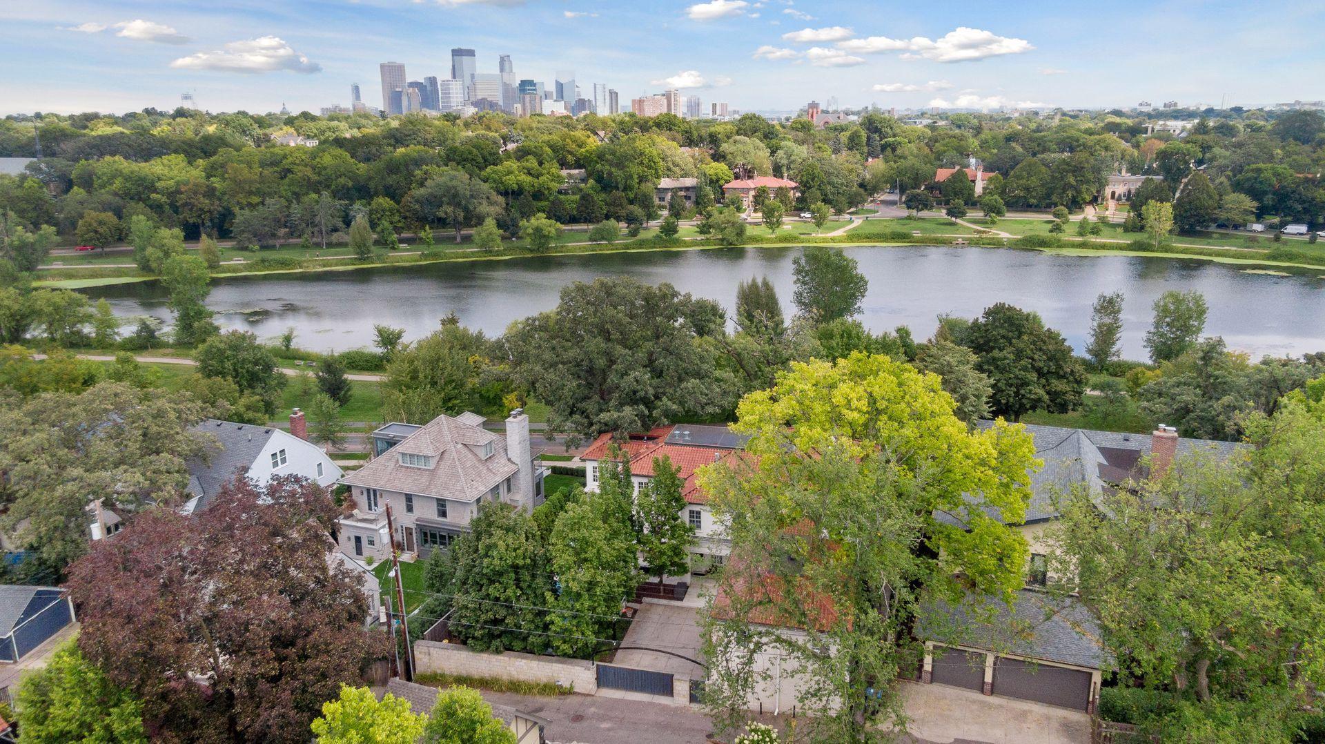 2130 W Lake Of The Isles Pw, Minneapolis, MN 55405