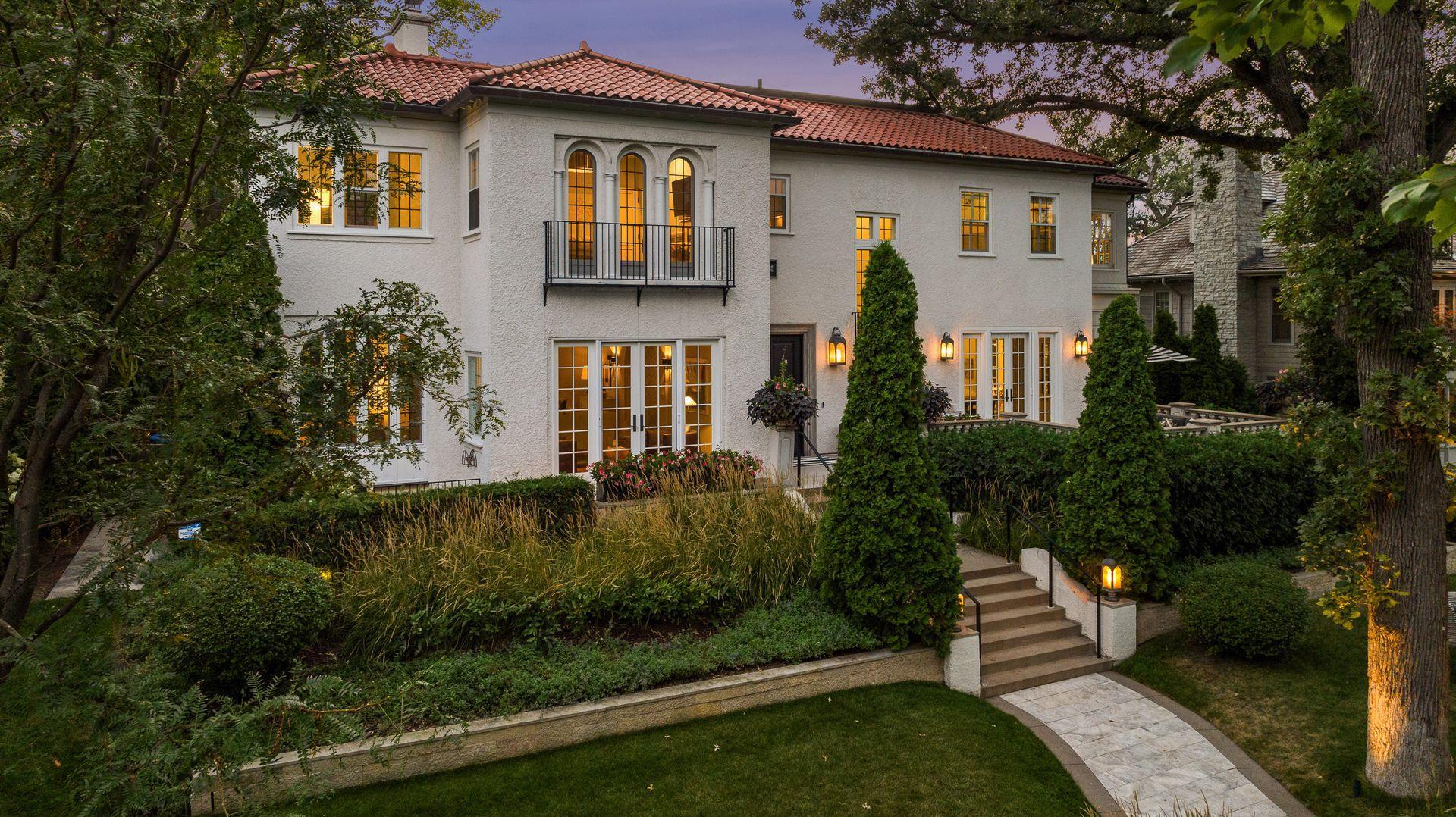 2130 W Lake Of The Isles Pw, Minneapolis, MN 55405