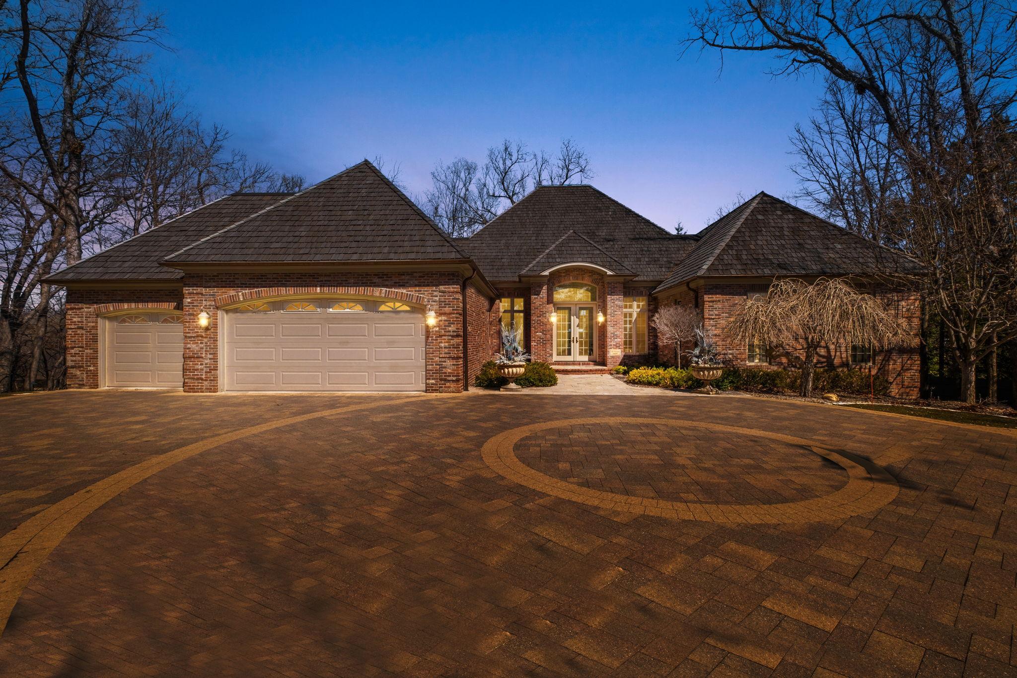 5004 Oak Bend Ln, Edina, MN 55436