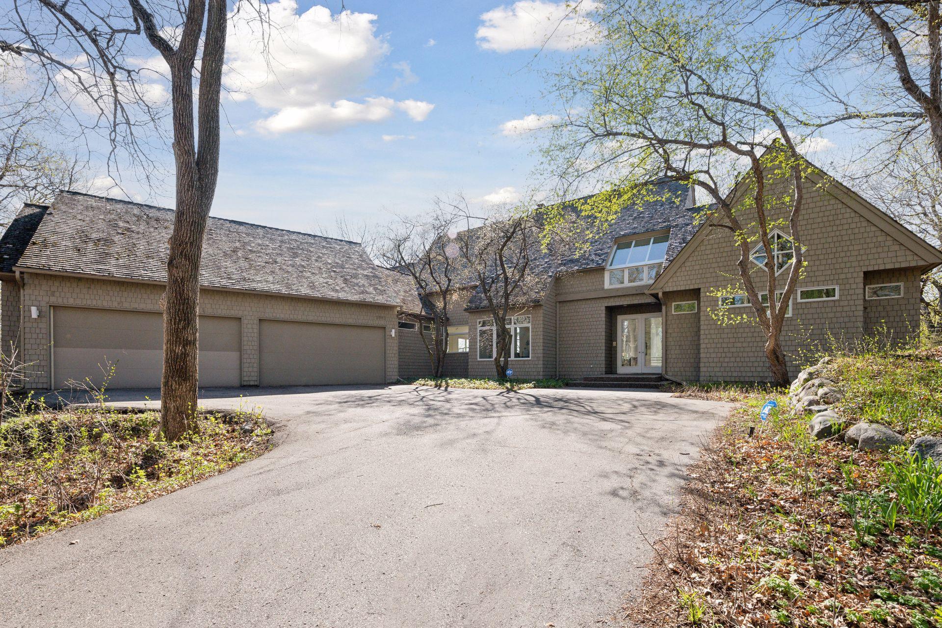5592 Bristol Ln, Minnetonka, MN 55343